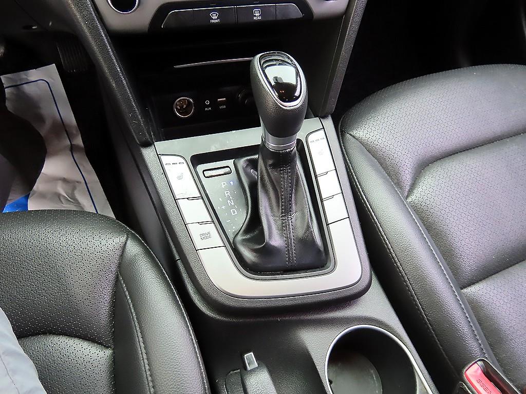 HYUNDAI Avante - Vista 10