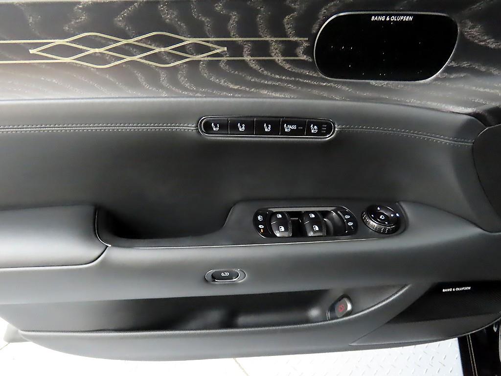 Genesis G90 - Vista 11