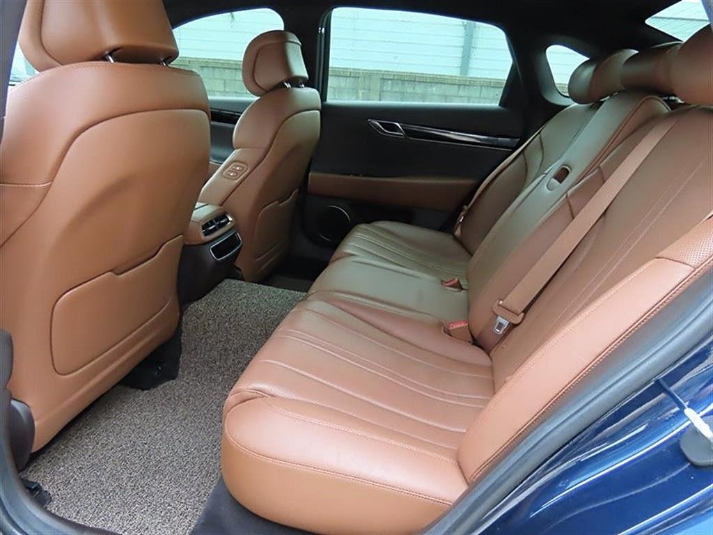 Genesis G80 - Vista 9