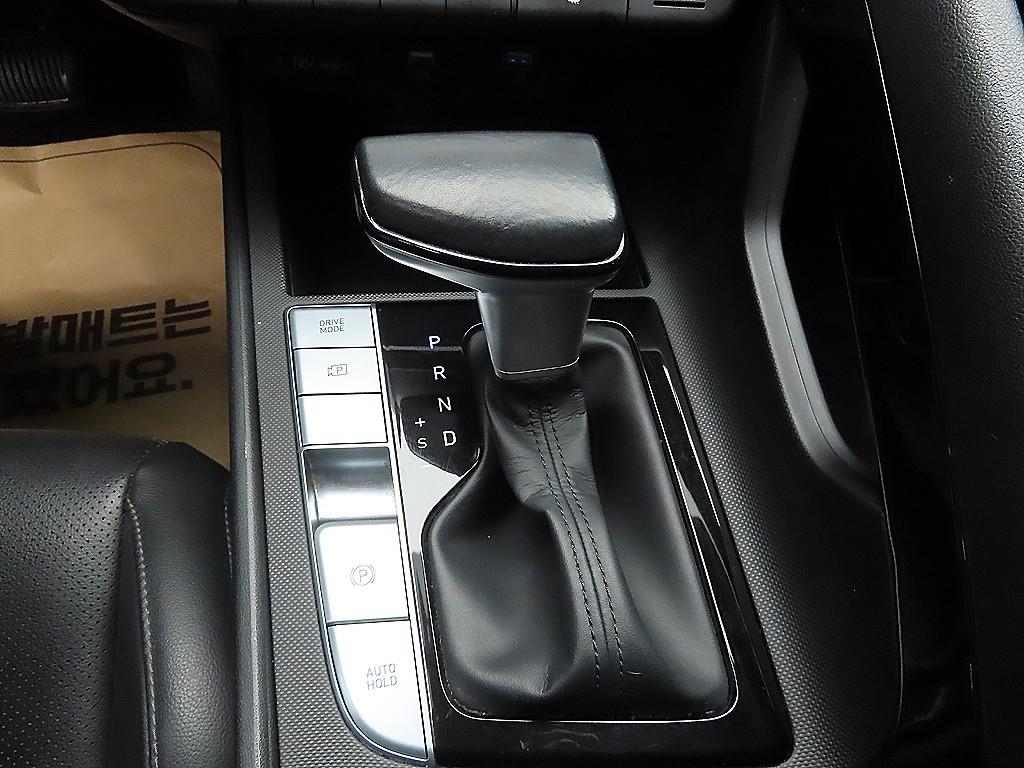 HYUNDAI Avante - Vista 10