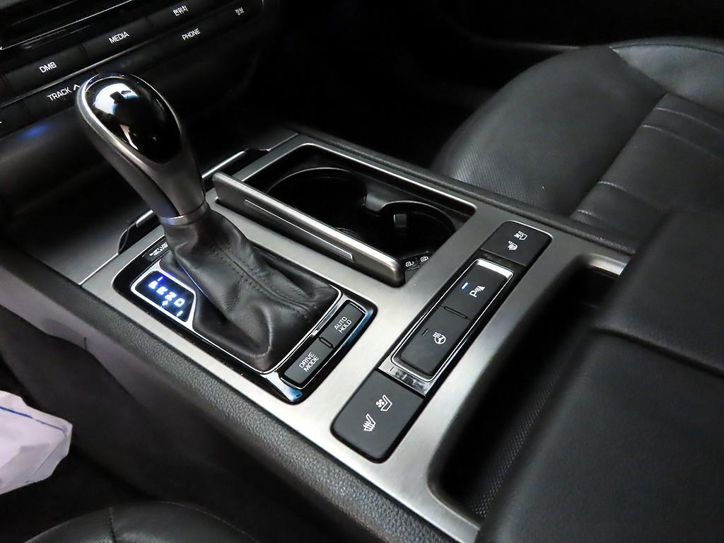 HYUNDAI Genesis - Vista 10