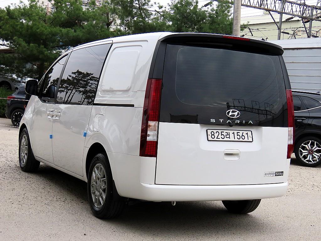HYUNDAI Staria - Vista 3