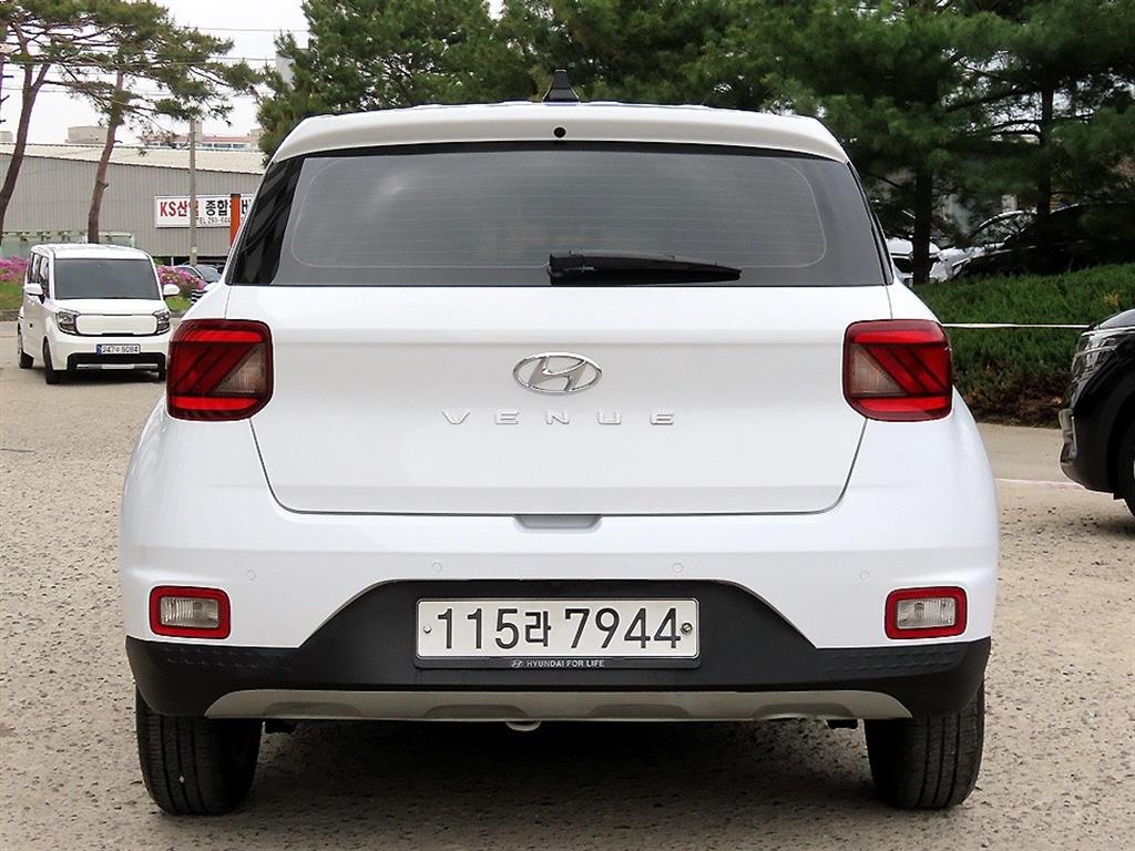 HYUNDAI Venue - Vista 4