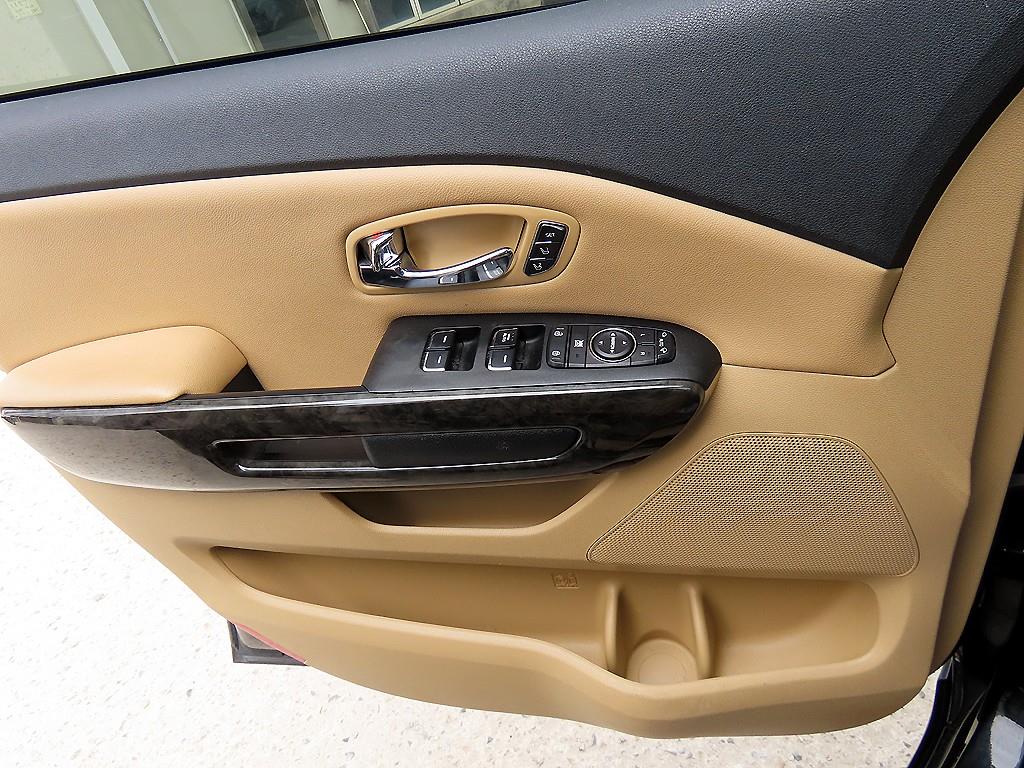 KIA Carnival - Vista 11