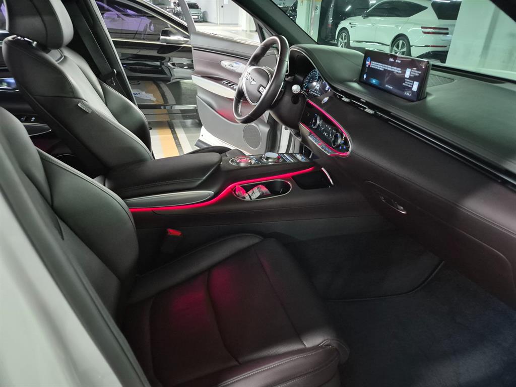 Genesis GV70 - Vista 10