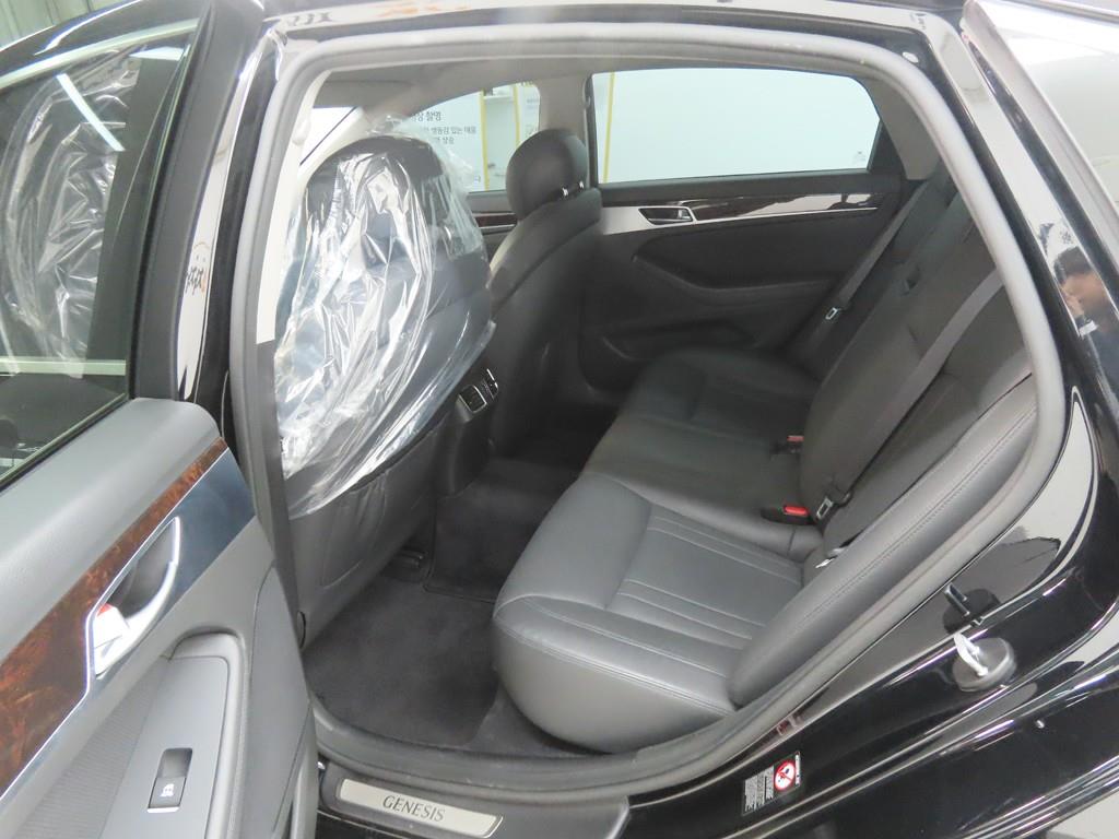 HYUNDAI Genesis - Vista 6