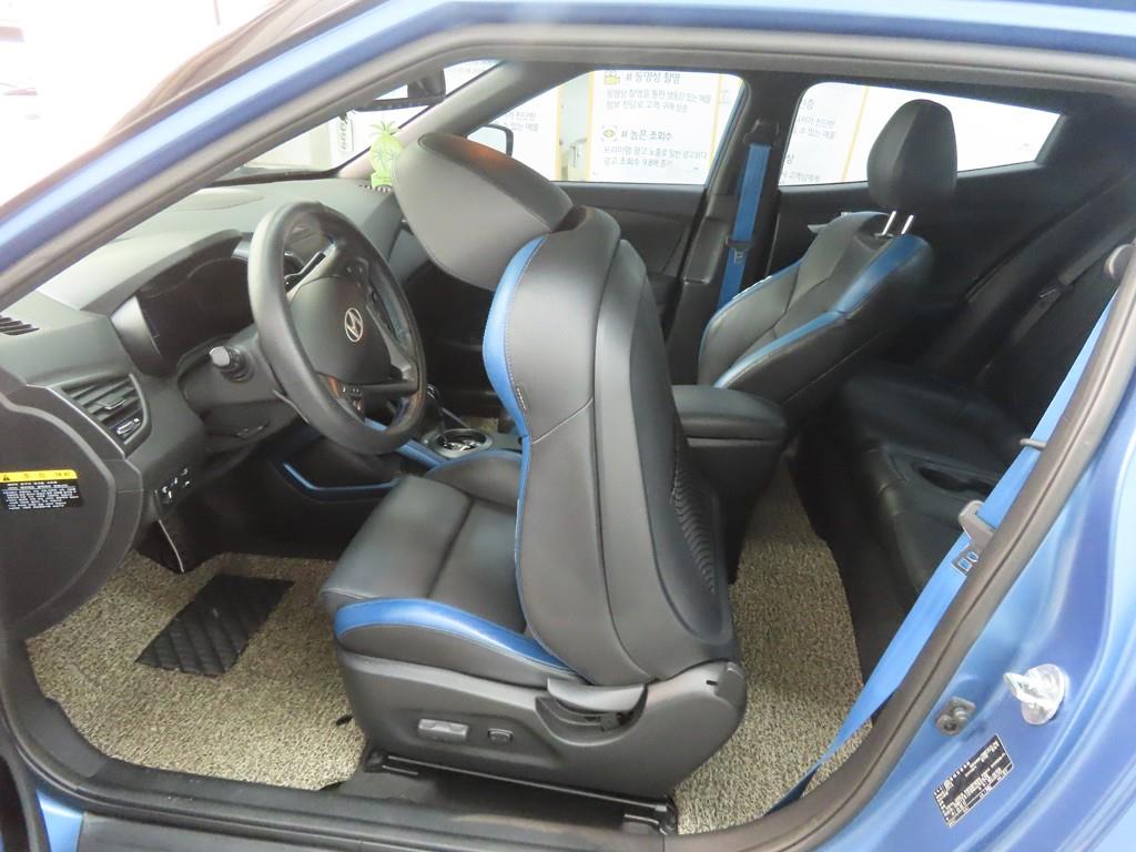 HYUNDAI Veloster - Vista 6