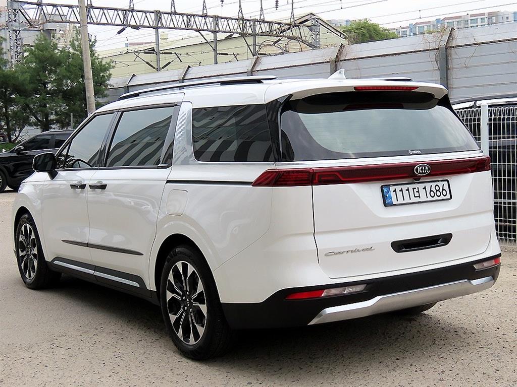 KIA Carnival - Vista 3