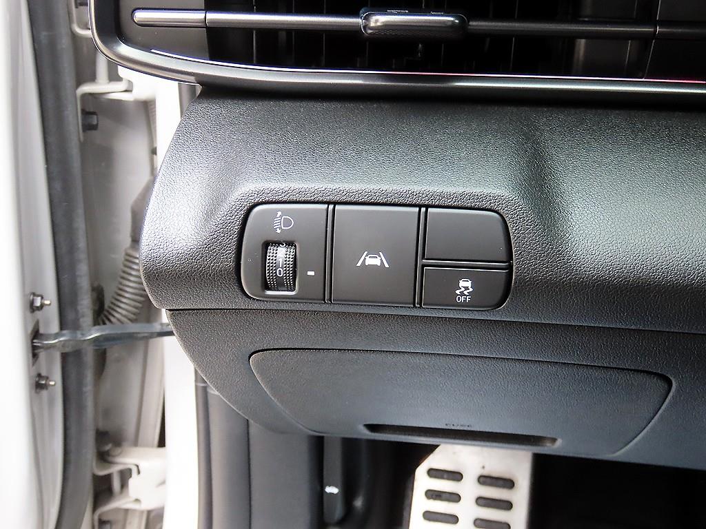 HYUNDAI Avante - Vista 12