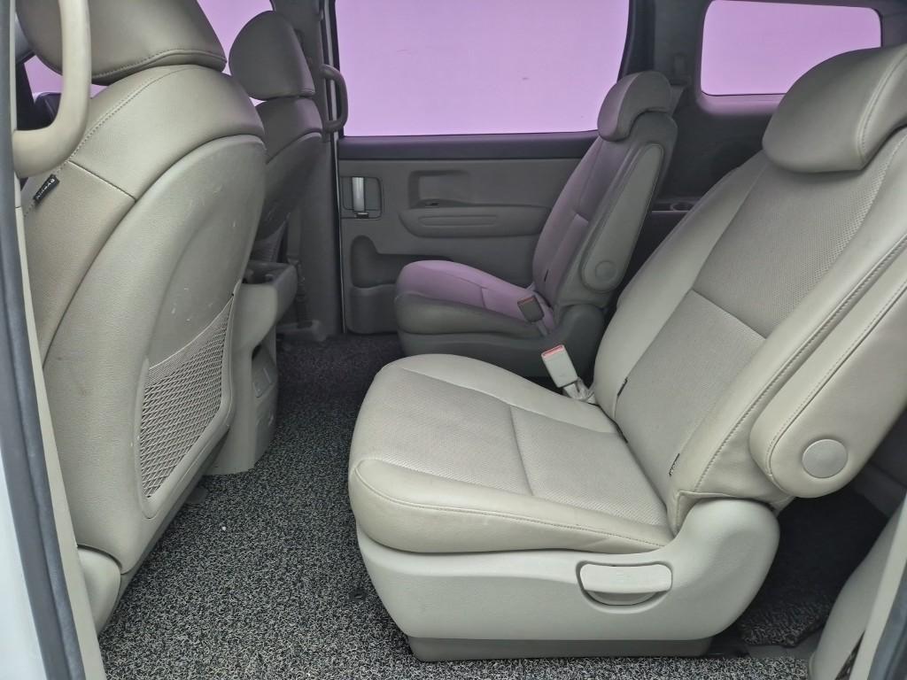 KIA Carnival - Vista 12