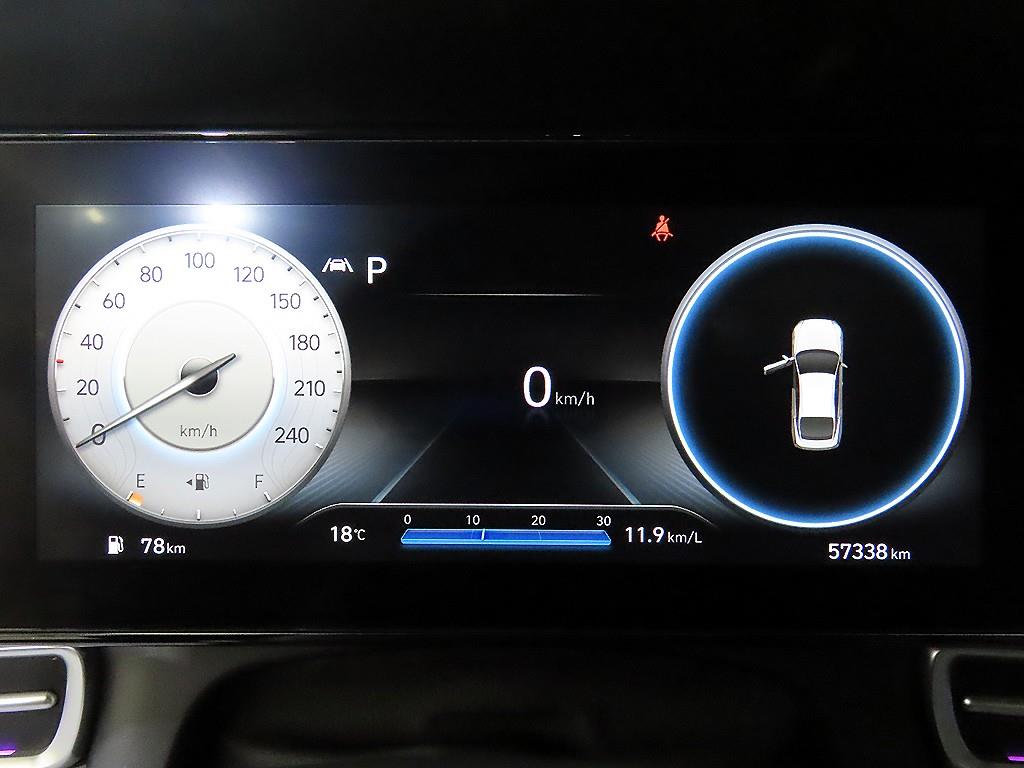 HYUNDAI Avante - Vista 9