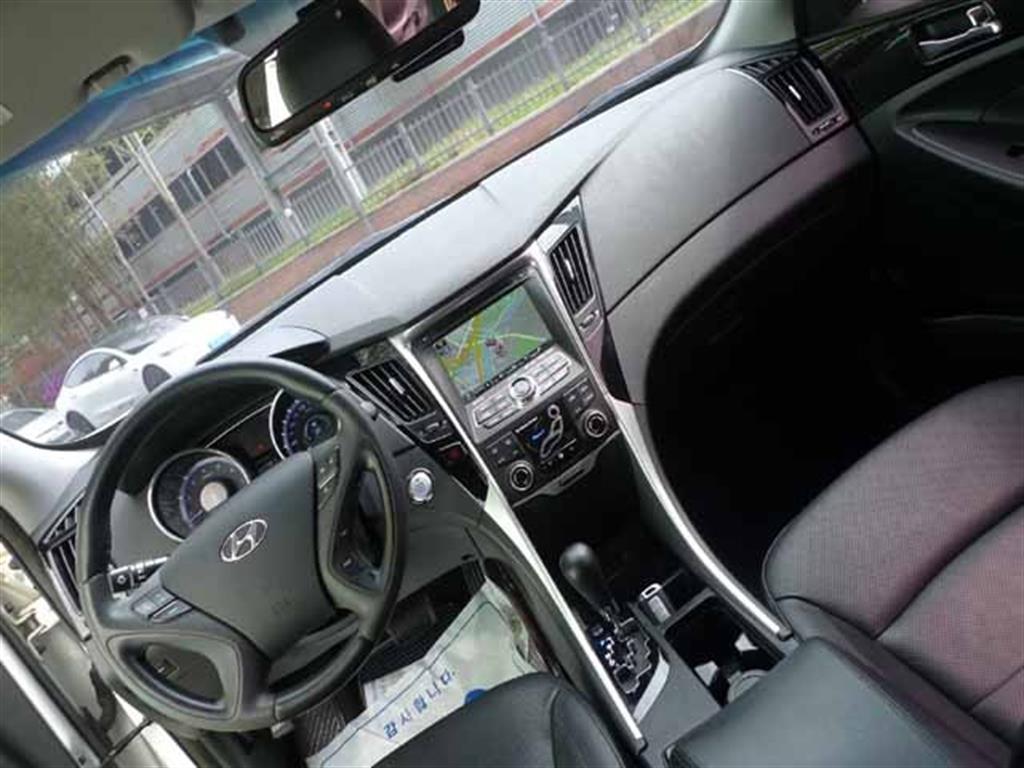 HYUNDAI Sonata - Vista 9