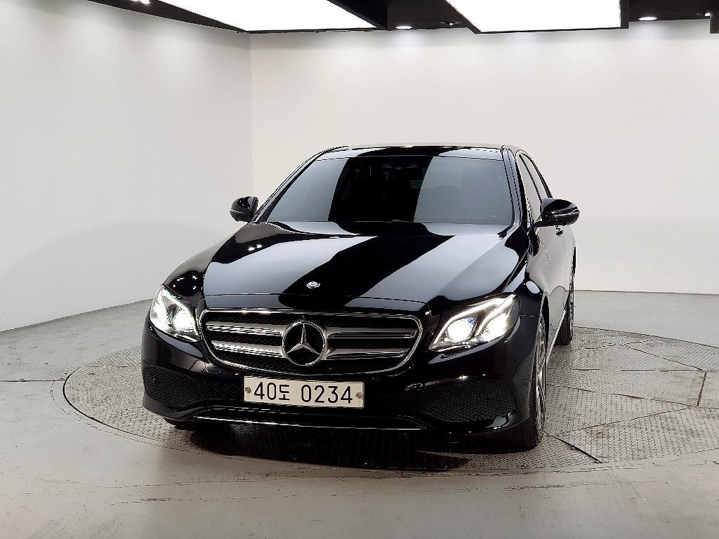 Mercedes Benz E class - Vista 2