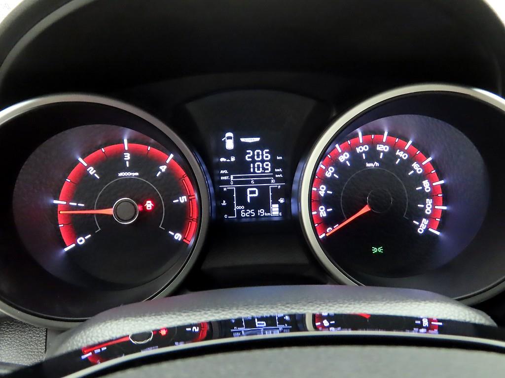 Ssangyong Tivoli - Vista 5