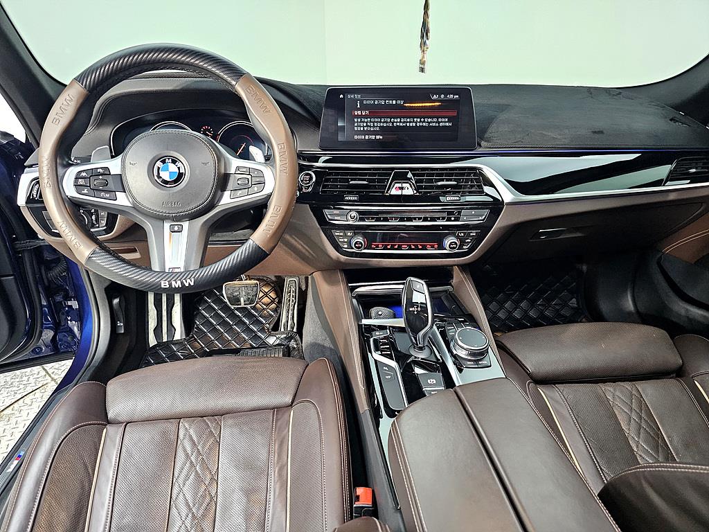 BMW 5 Series - Vista 5