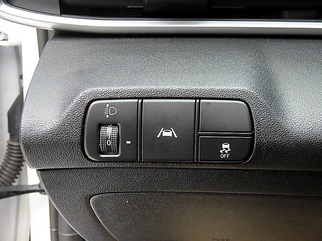 HYUNDAI Avante - Vista 12