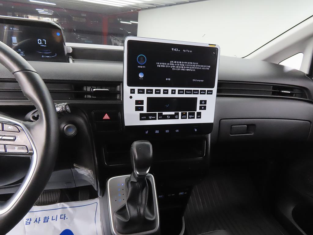 HYUNDAI Staria - Vista 10