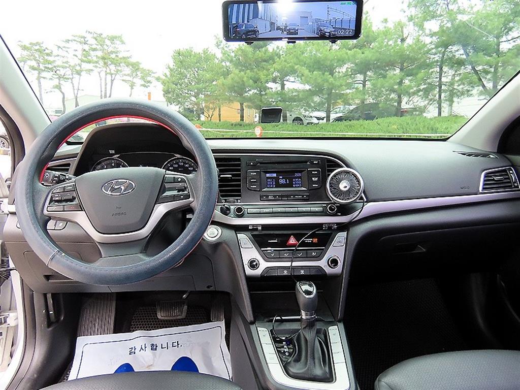 HYUNDAI Avante - Vista 7