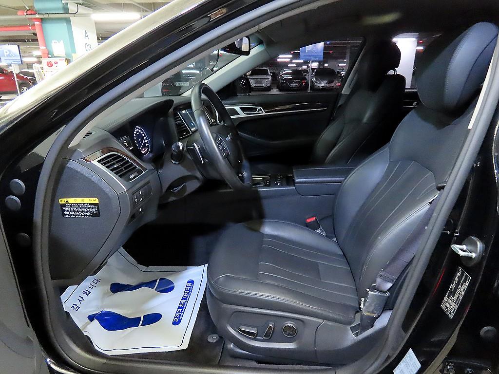 HYUNDAI Genesis - Vista 6