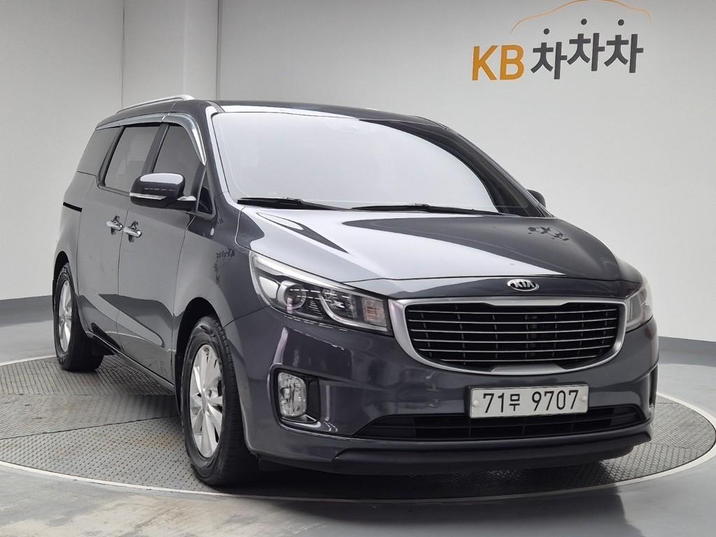 KIA Carnival - Vista 4