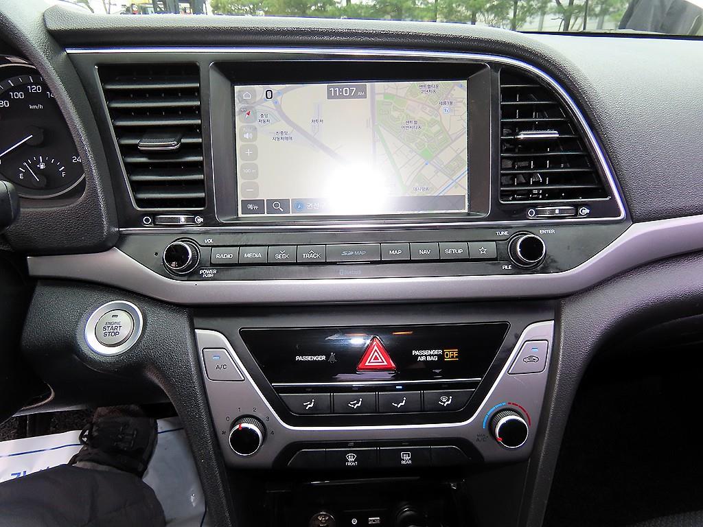 HYUNDAI Avante 2018 Blanco - Importación desde Corea - HF Imports Iquique - Foto 13