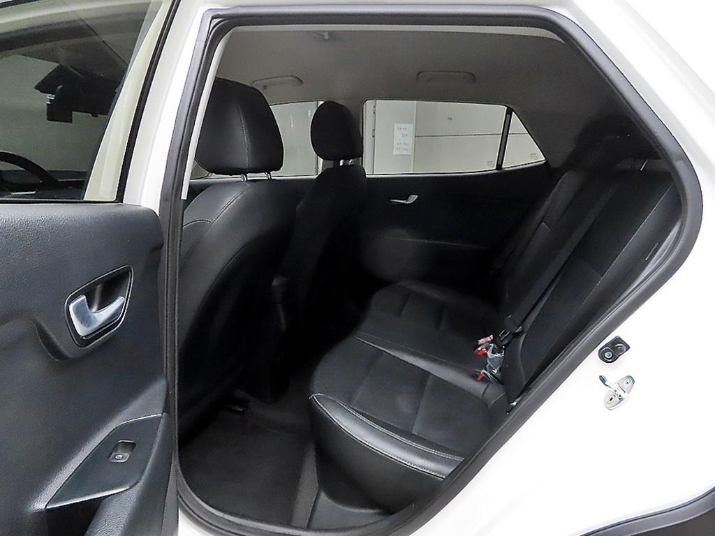 KIA Stonic - Vista 6