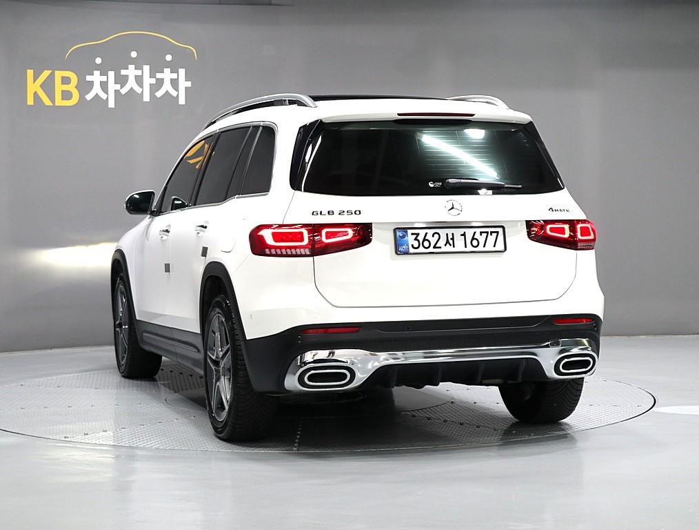 Mercedes Benz GLB Class - Vista 4