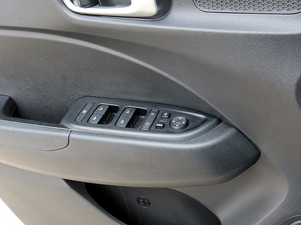 HYUNDAI Venue - Vista 12