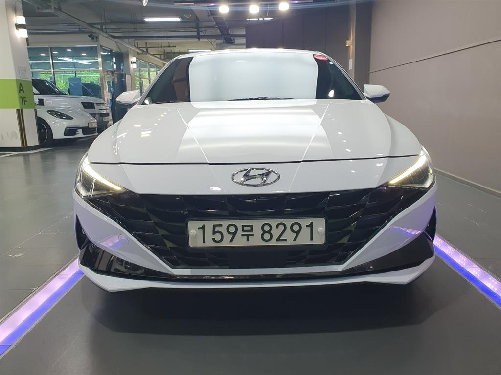 HYUNDAI Avante - Vista 2