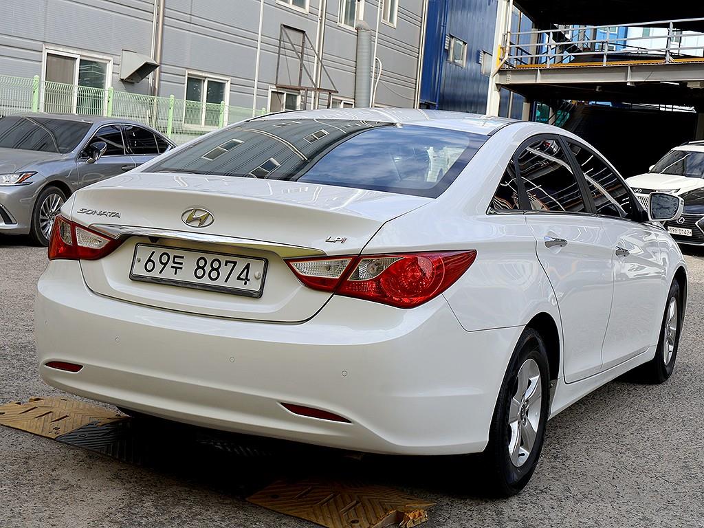 HYUNDAI Sonata - Vista 7