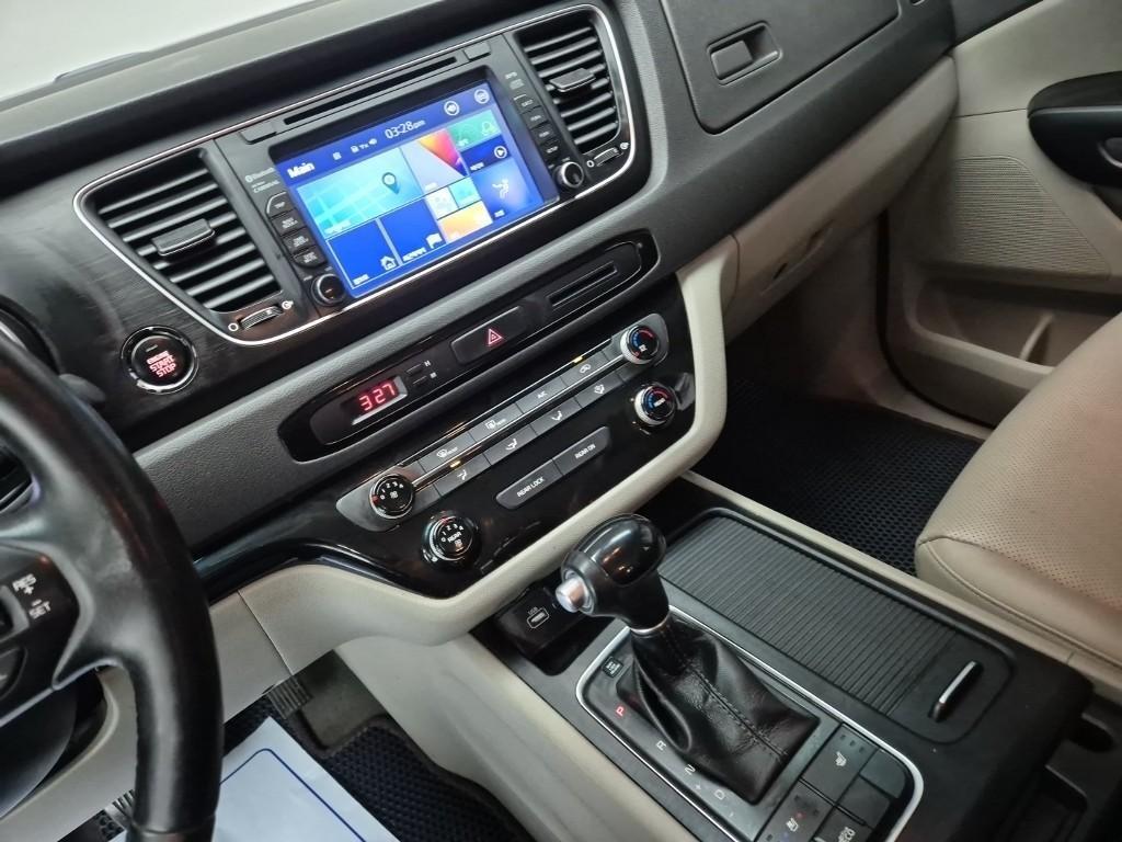 KIA Carnival - Vista 10