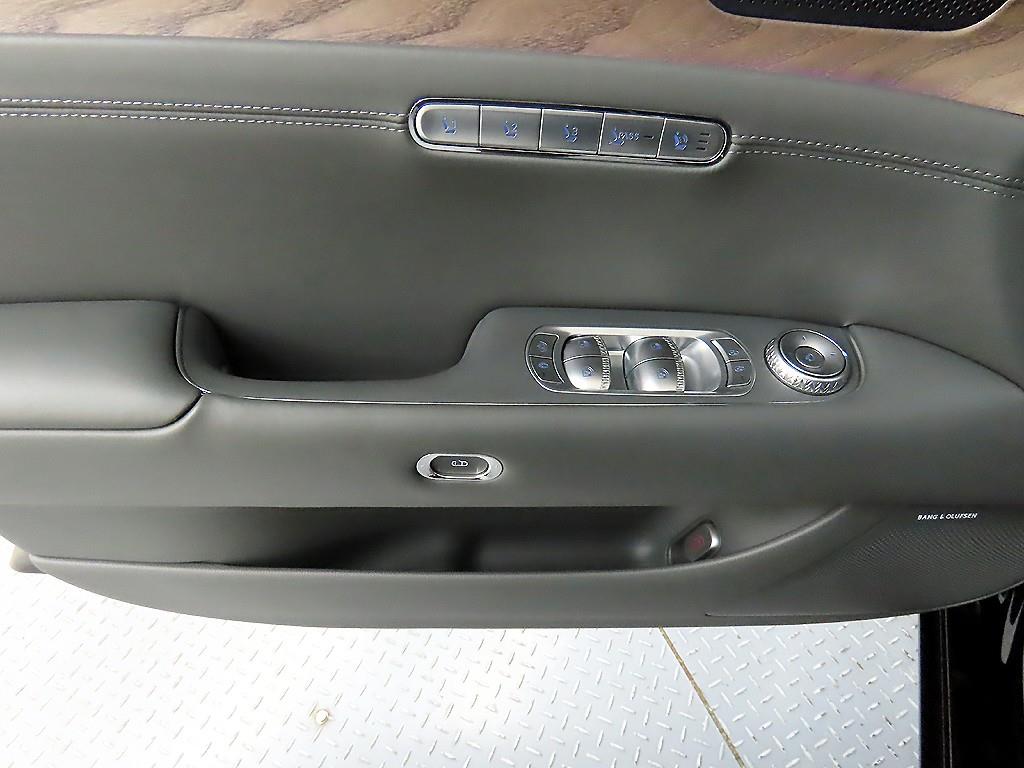 Genesis G90 - Vista 11