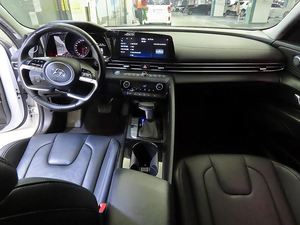 HYUNDAI Avante - Vista 10