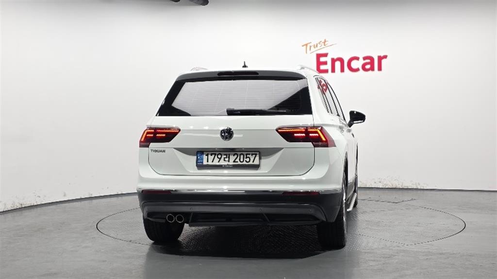 Volkswagen Tiguan - Vista 4