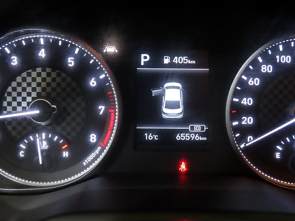 HYUNDAI Avante - Vista 9