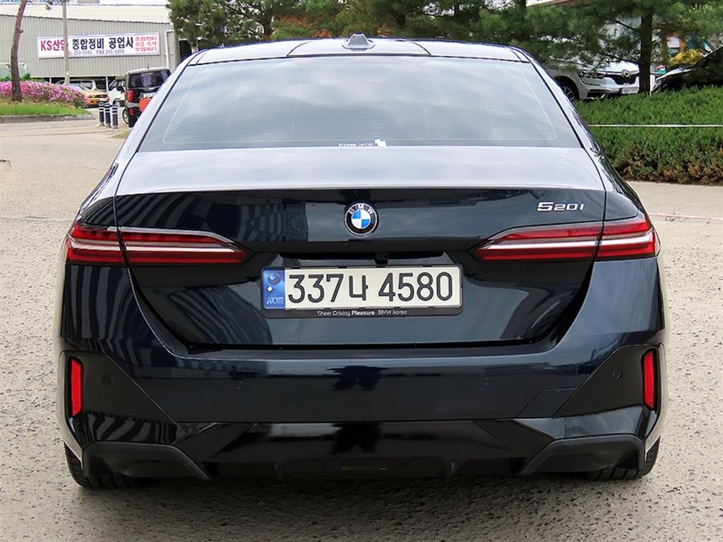 BMW 5 Series - Vista 4