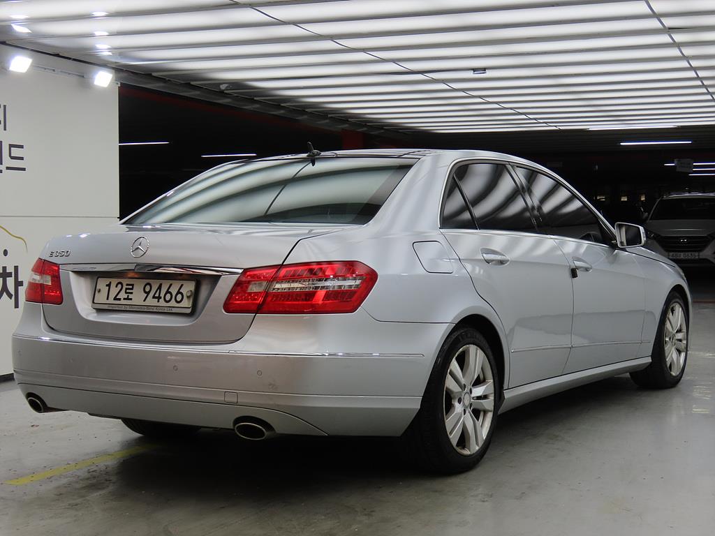 Mercedes Benz E class - Vista 4