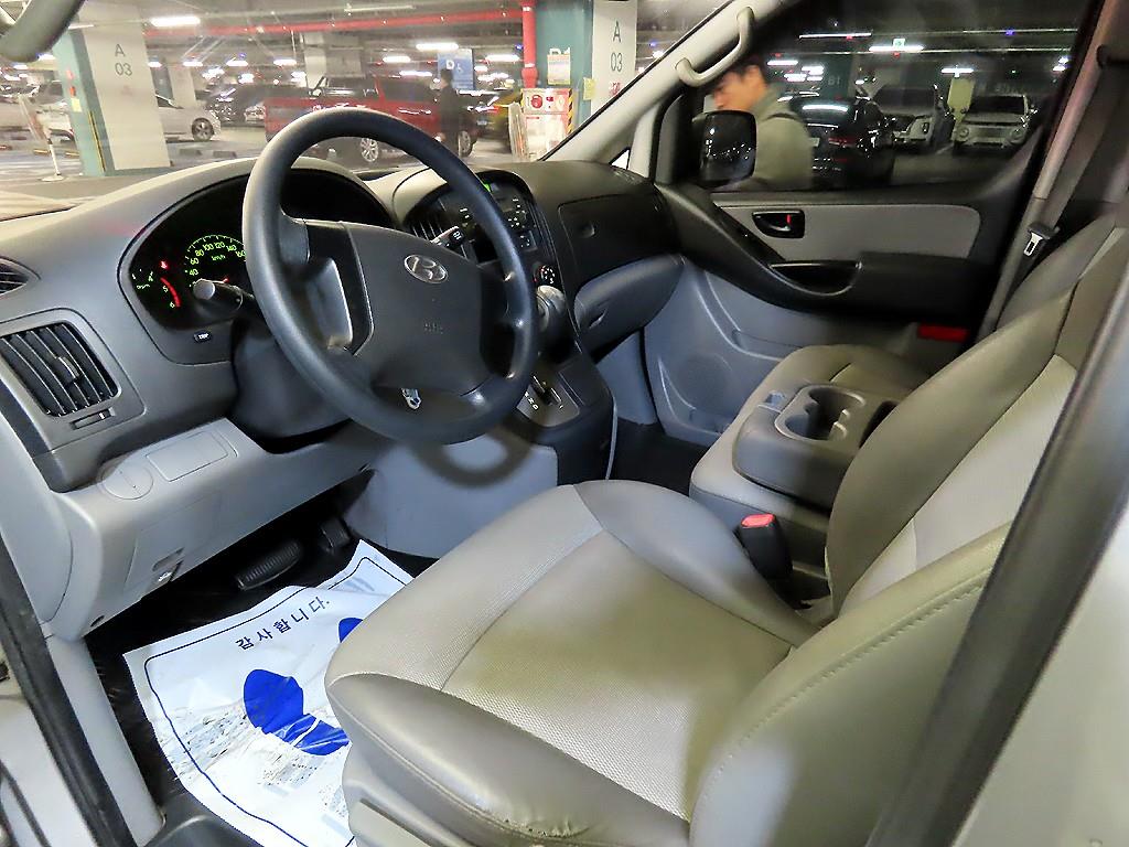 HYUNDAI Starex - Vista 10