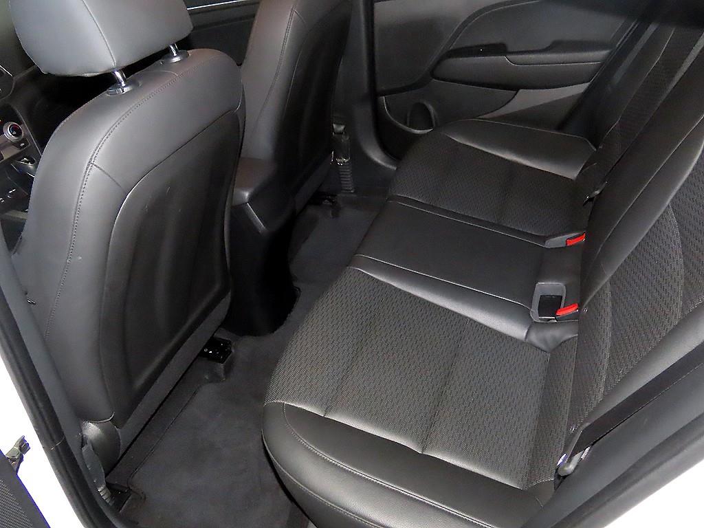 HYUNDAI Avante - Vista 7