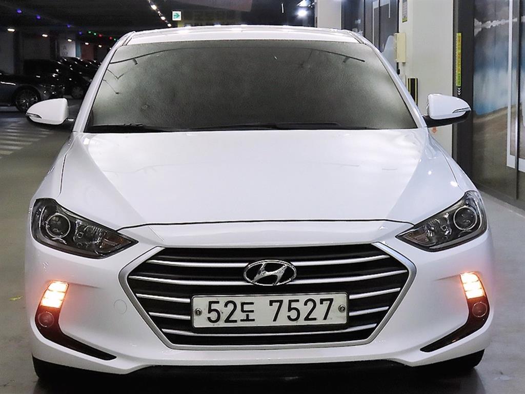 HYUNDAI Avante - Vista 2