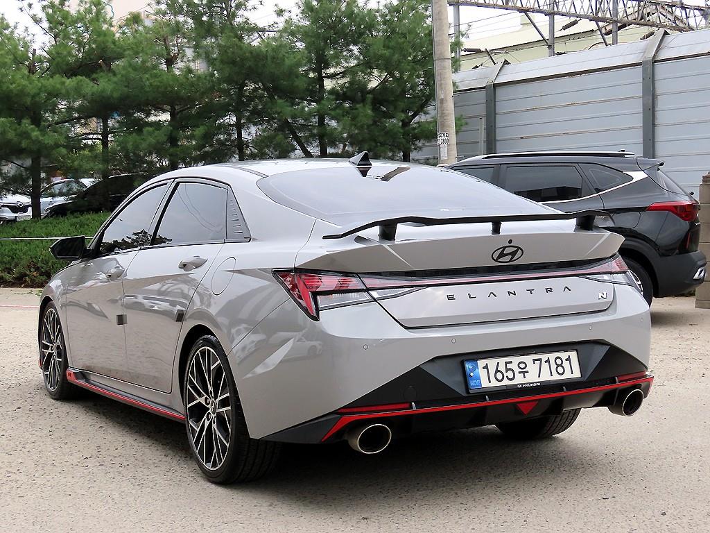 HYUNDAI Avante - Vista 3