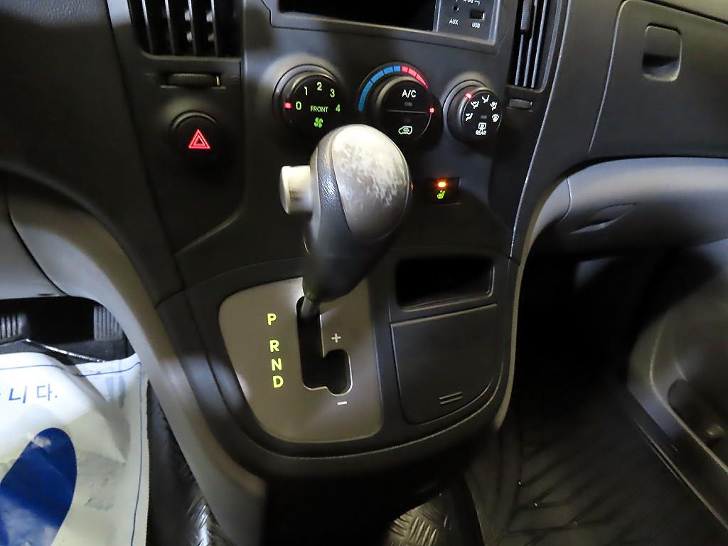 HYUNDAI Starex - Vista 12