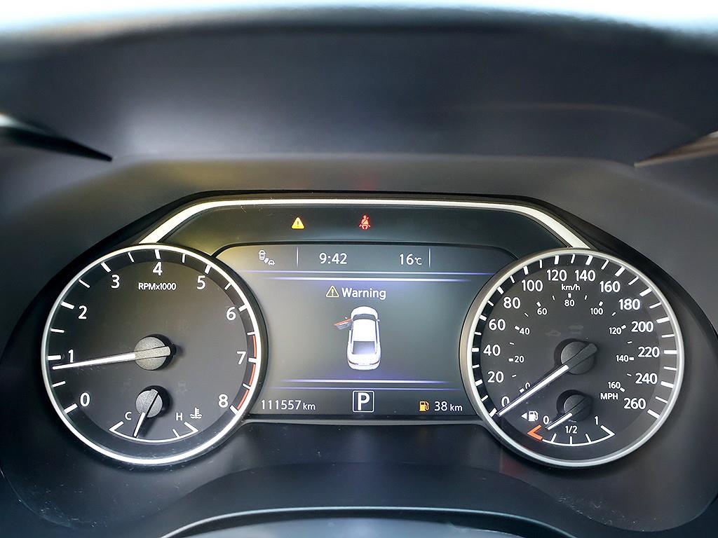 Nissan Maxima - Vista 11