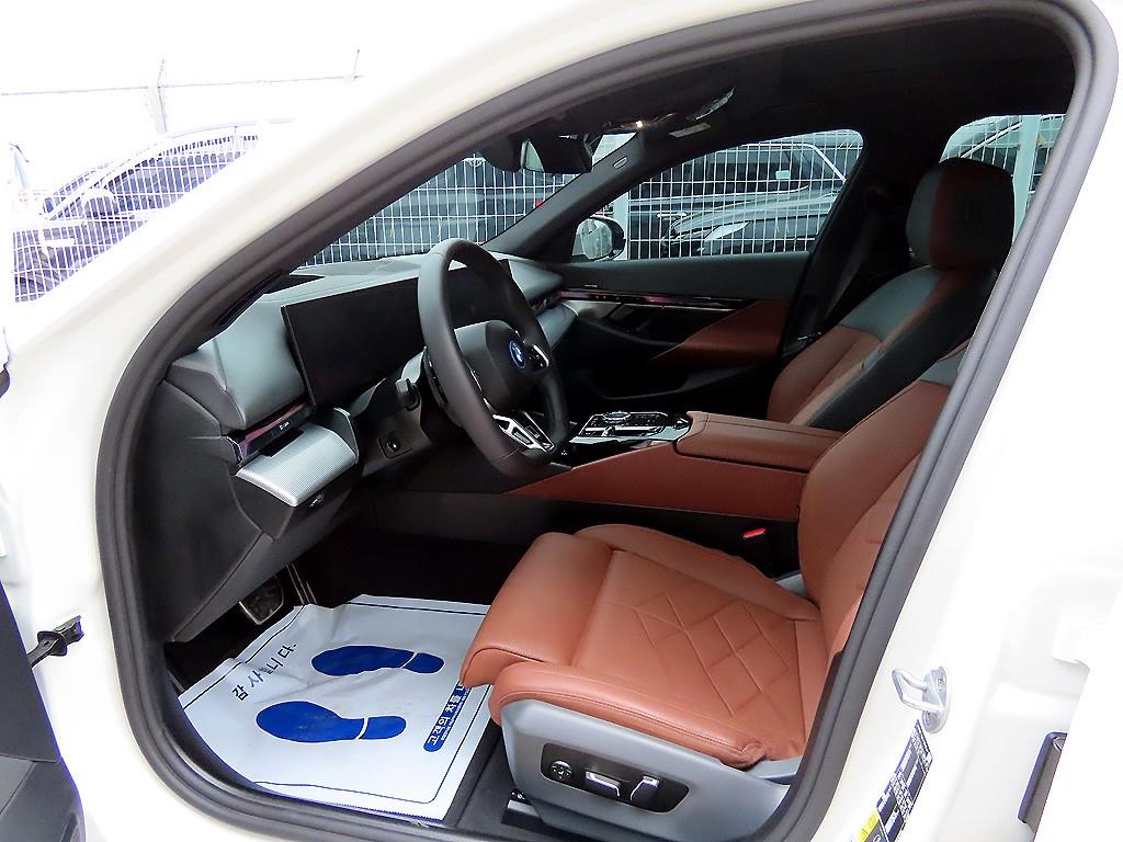 BMW 5 Series - Vista 5
