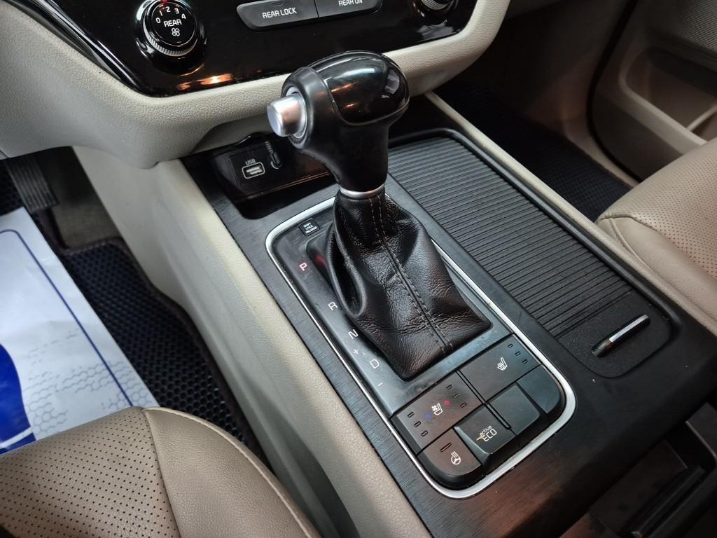 KIA Carnival - Vista 8