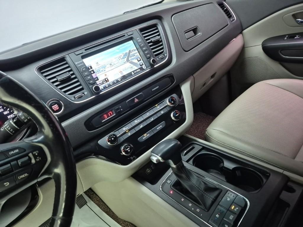 KIA Carnival - Vista 10