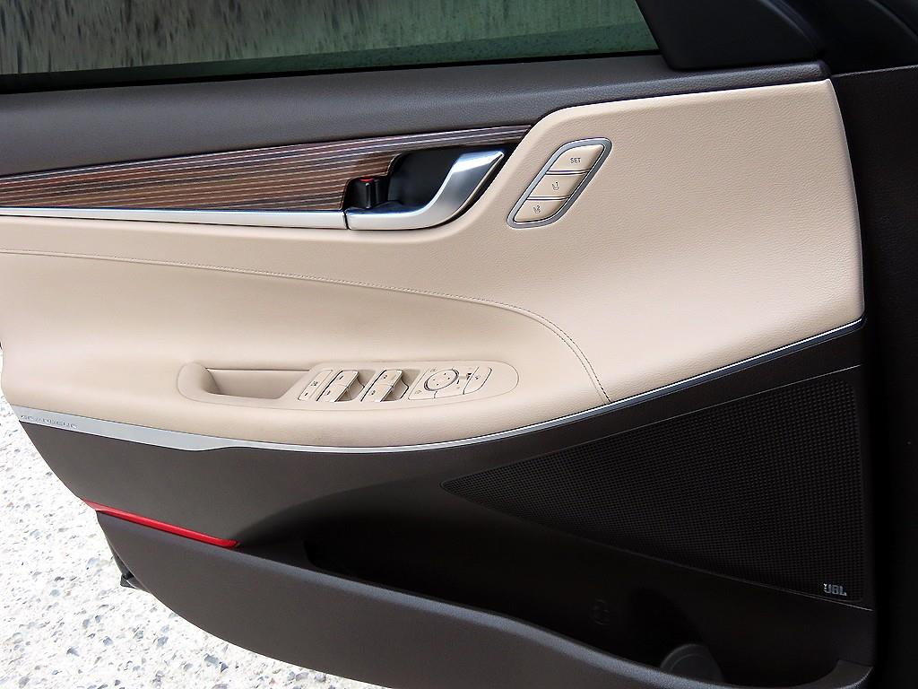 HYUNDAI Grandeur - Vista 12