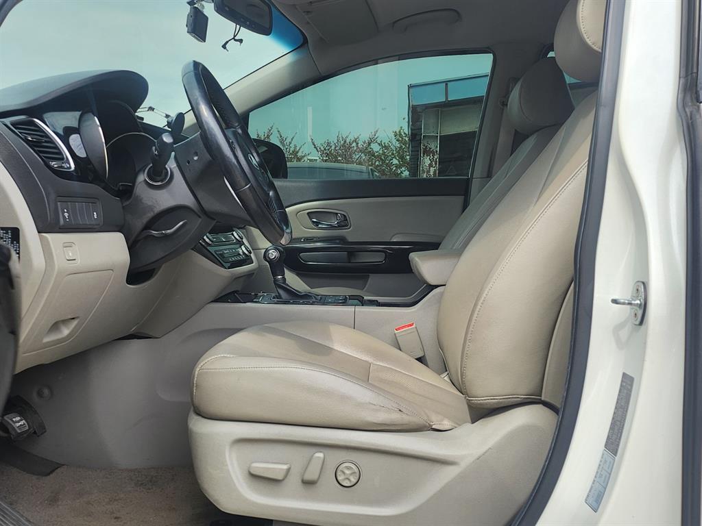 KIA Carnival - Vista 7