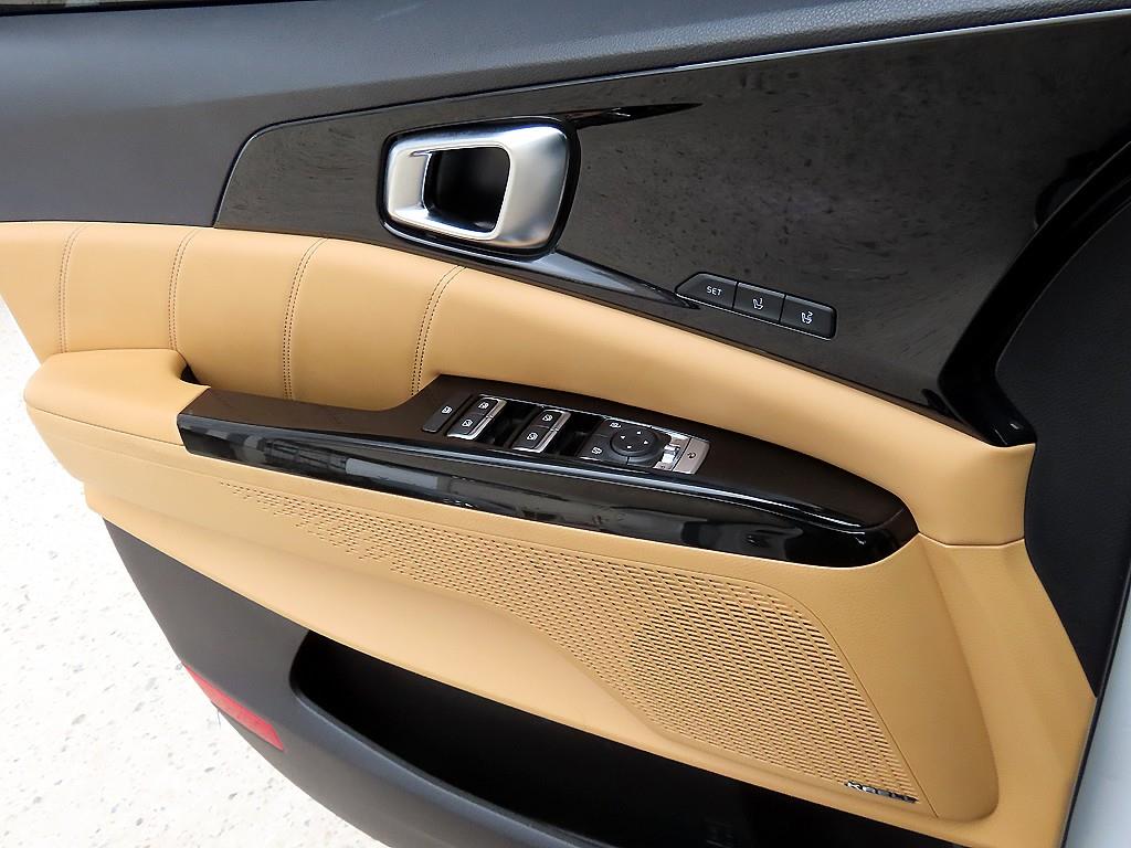 KIA Carnival - Vista 12