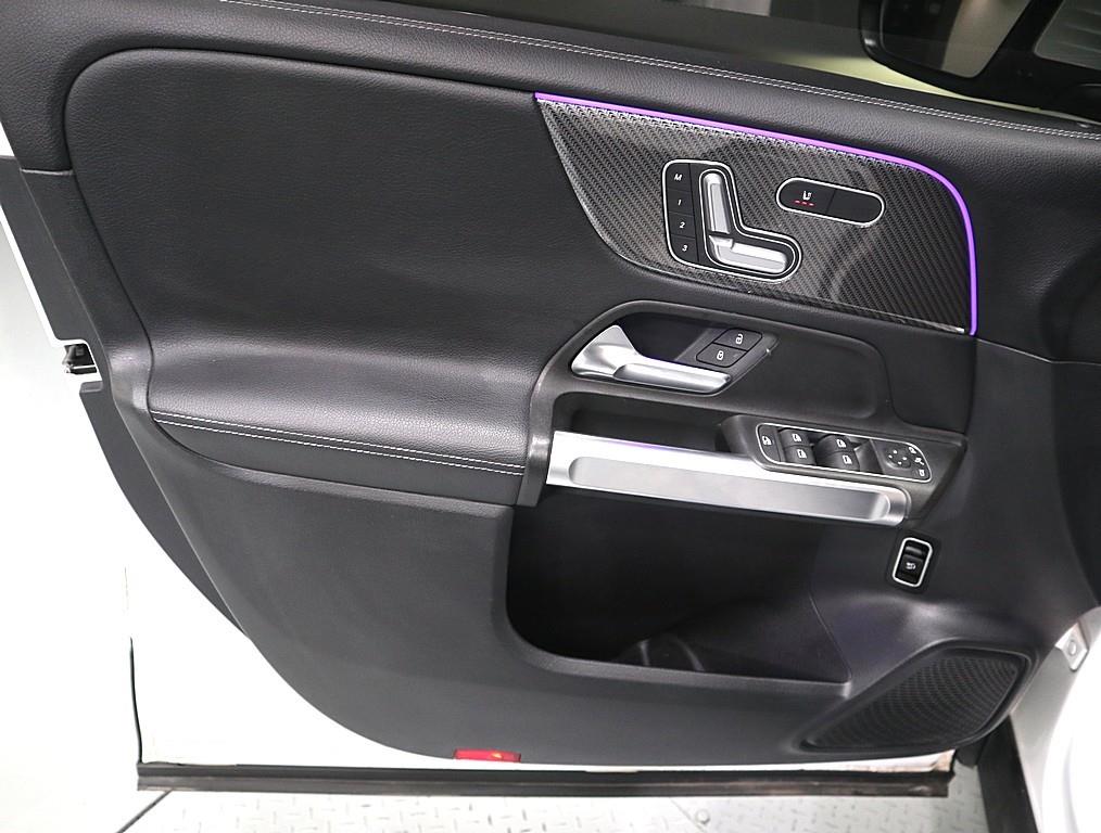 Mercedes Benz GLB Class - Vista 7